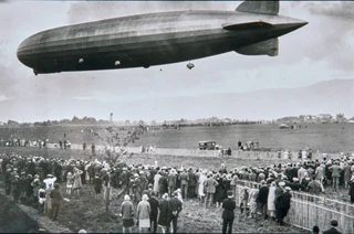 Le Graf Zeppelin, premier atterrissage à Genève-Cointrin, 14 septembre 1930