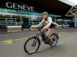 Venir à vélo ou trottinette à Genève Aéroport