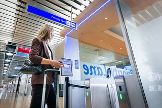 Image représentant le passage rapide au contrôle de sûreté