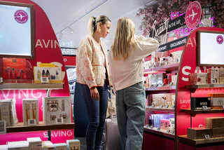 Optimisez votre temps a Geneve Aeroport (GVA). Grace au passage prioritaire Priority Lane, evitez les files d'attente aux controles de securite et profitez de moments privilegies dans les boutiques Duty Free avant votre vol.